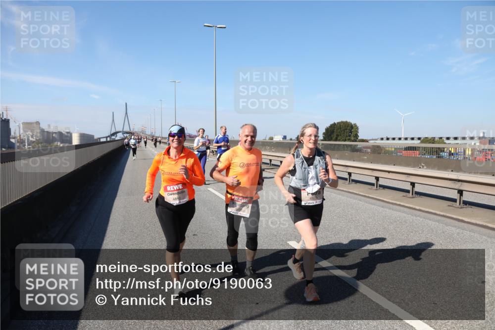 03.10.2025 - Köhlbrandbrückenlauf Yannick Fuchs http://msf.ph/oto/9190063 03.10.2025 12:09:56 Position 3 4440, 6574 meine-sportfotos.de