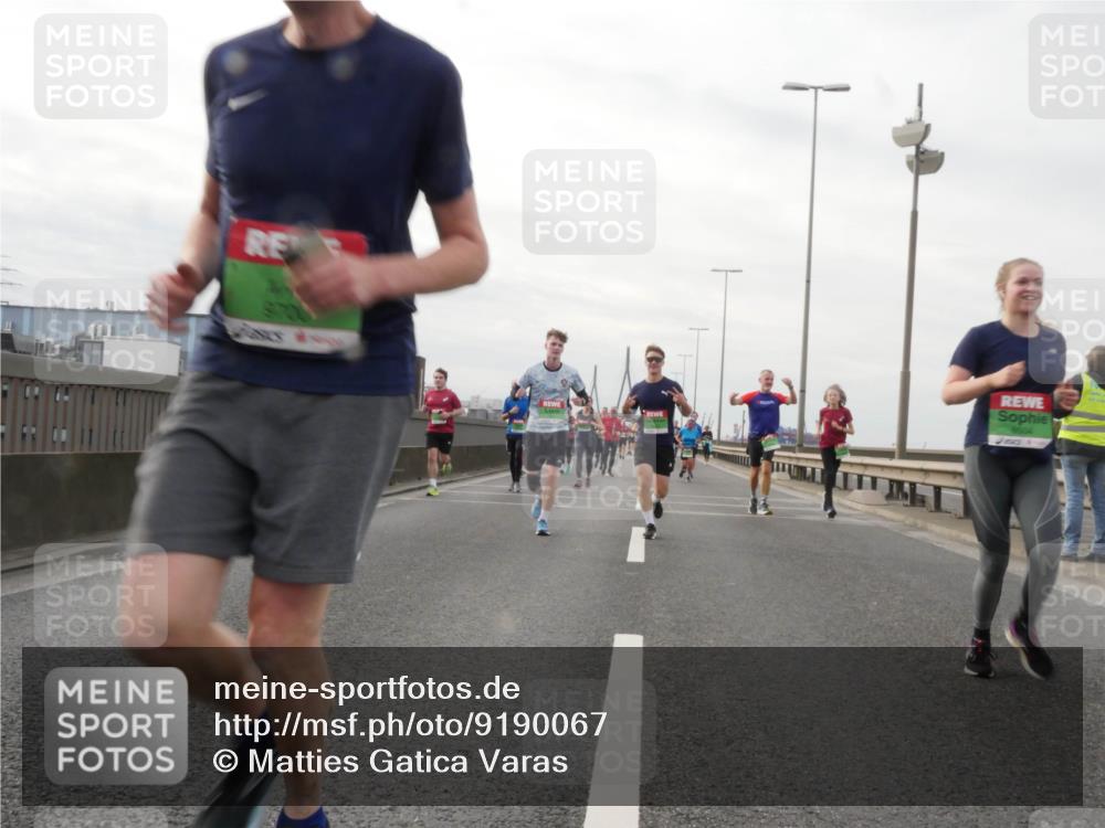 03.10.2025 - Köhlbrandbrückenlauf Matties Gatica Varas http://msf.ph/oto/9190067 03.10.2025 16:00:47 Position 3  meine-sportfotos.de