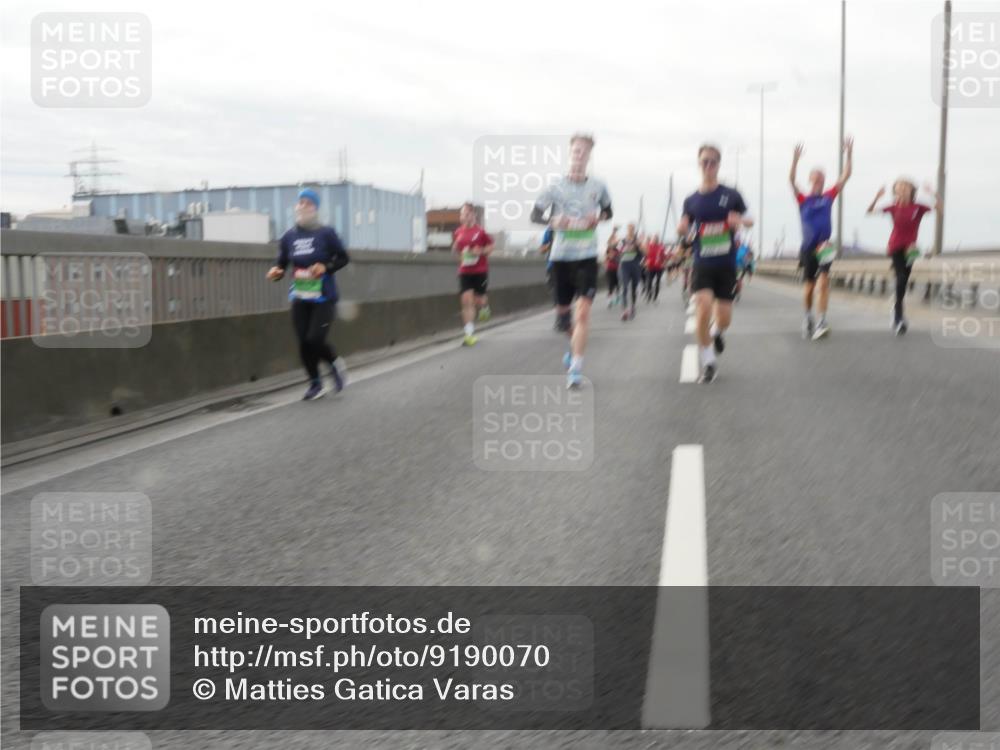 03.10.2025 - Köhlbrandbrückenlauf Matties Gatica Varas http://msf.ph/oto/9190070 03.10.2025 16:00:48 Position 3  meine-sportfotos.de