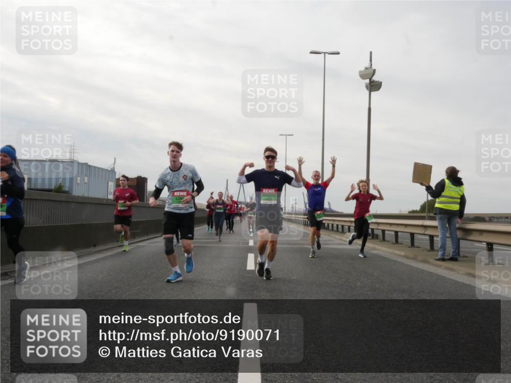 03.10.2025 - Köhlbrandbrückenlauf Matties Gatica Varas http://msf.ph/oto/9190071 03.10.2025 16:00:49 Position 3  meine-sportfotos.de