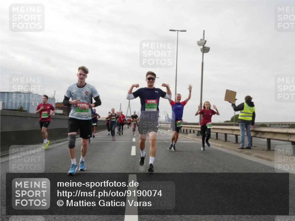 03.10.2025 - Köhlbrandbrückenlauf Matties Gatica Varas http://msf.ph/oto/9190074 03.10.2025 16:00:49 Position 3  meine-sportfotos.de