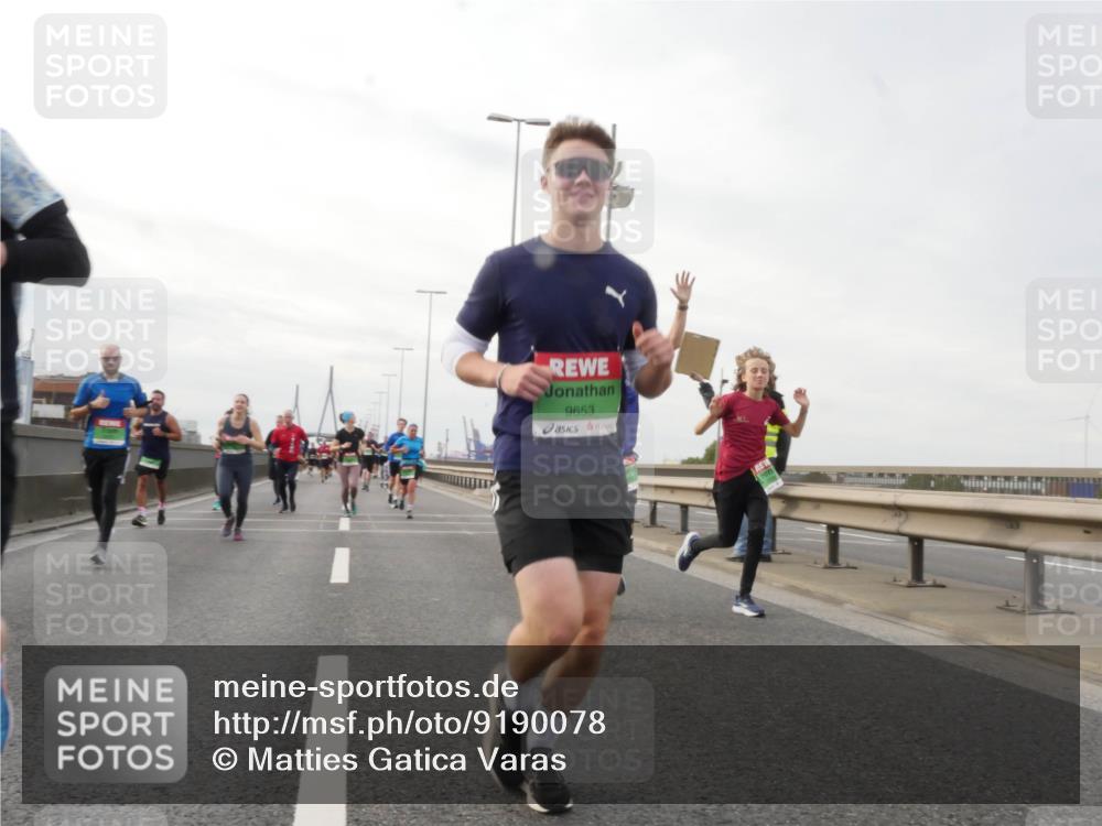 03.10.2025 - Köhlbrandbrückenlauf Matties Gatica Varas http://msf.ph/oto/9190078 03.10.2025 16:00:50 Position 3 9653 meine-sportfotos.de