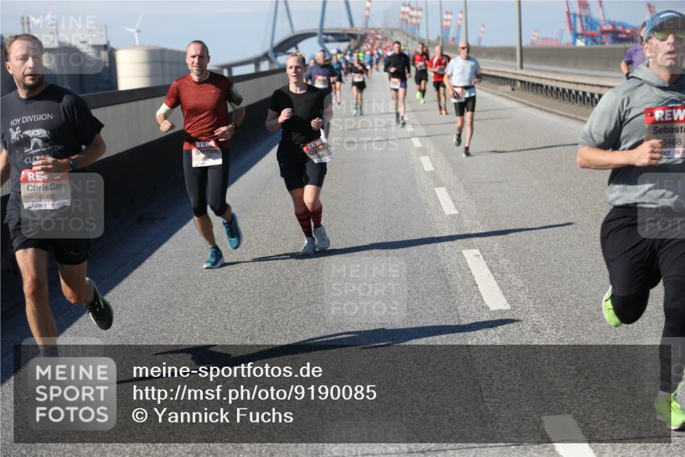 03.10.2025 - Köhlbrandbrückenlauf Yannick Fuchs http://msf.ph/oto/9190085 03.10.2025 11:49:55 Position 3 4588, 5468 meine-sportfotos.de