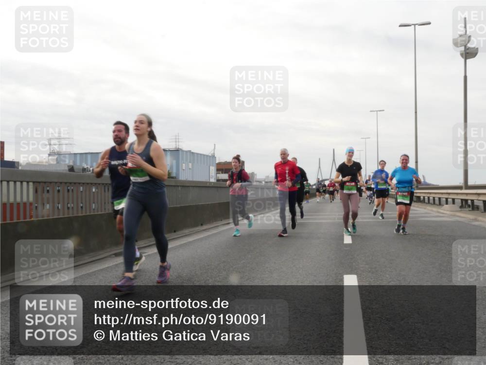 03.10.2025 - Köhlbrandbrückenlauf Matties Gatica Varas http://msf.ph/oto/9190091 03.10.2025 16:00:53 Position 3  meine-sportfotos.de