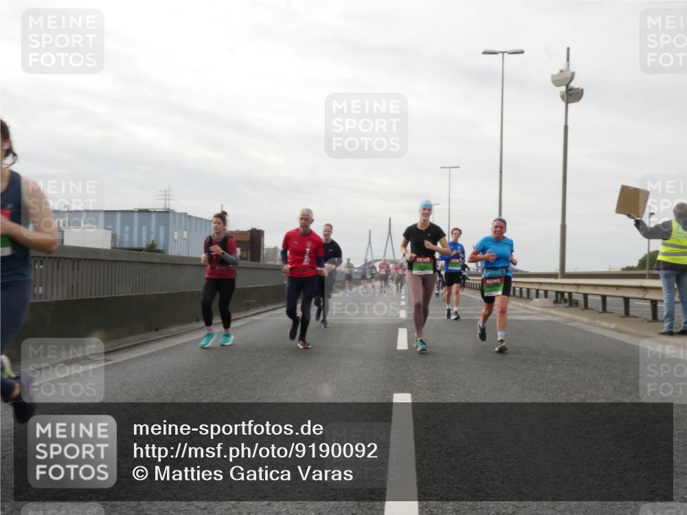 03.10.2025 - Köhlbrandbrückenlauf Matties Gatica Varas http://msf.ph/oto/9190092 03.10.2025 16:00:53 Position 3  meine-sportfotos.de