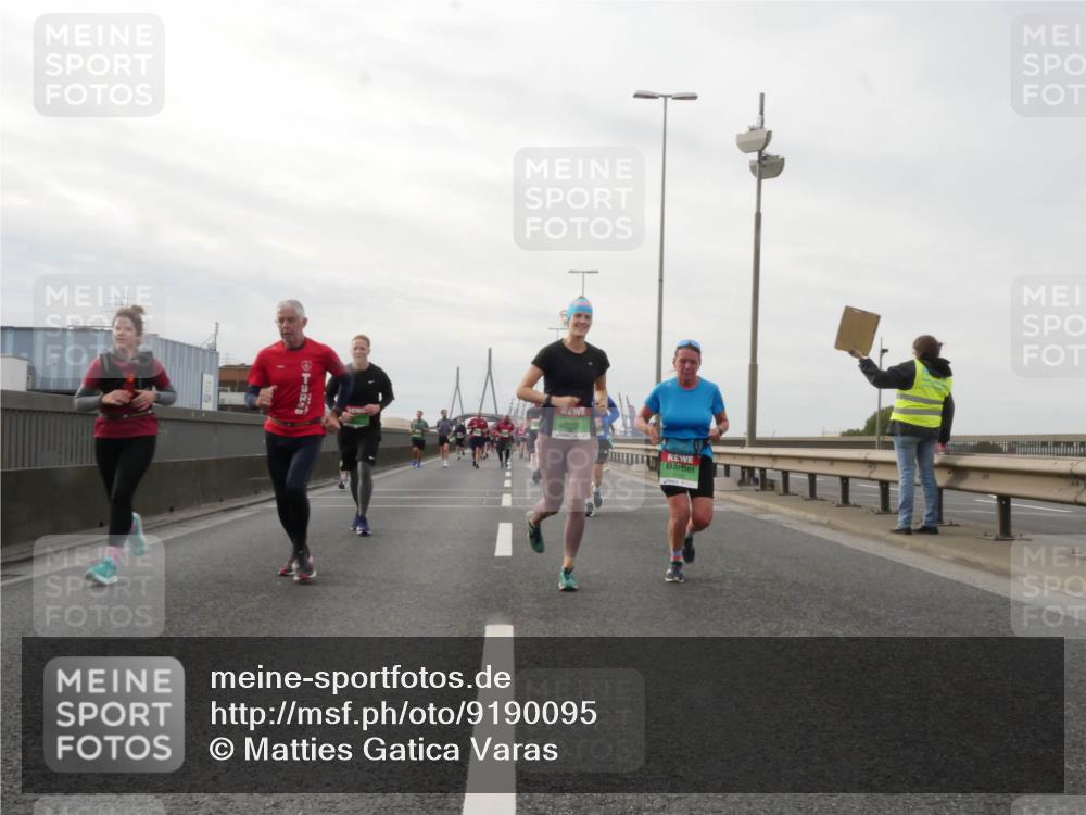 03.10.2025 - Köhlbrandbrückenlauf Matties Gatica Varas http://msf.ph/oto/9190095 03.10.2025 16:00:54 Position 3  meine-sportfotos.de