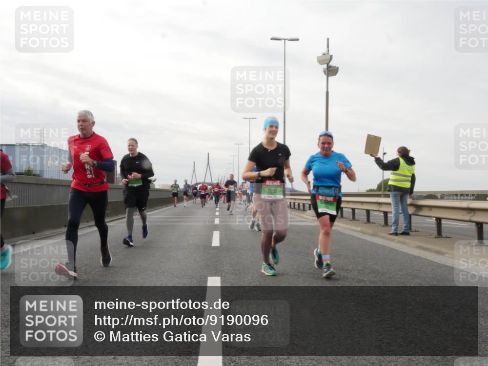 03.10.2025 - Köhlbrandbrückenlauf Matties Gatica Varas http://msf.ph/oto/9190096 03.10.2025 16:00:54 Position 3  meine-sportfotos.de