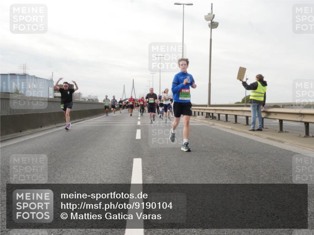 03.10.2025 - Köhlbrandbrückenlauf Matties Gatica Varas http://msf.ph/oto/9190104 03.10.2025 16:00:56 Position 3  meine-sportfotos.de