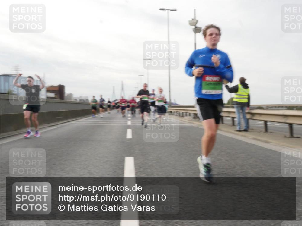 03.10.2025 - Köhlbrandbrückenlauf Matties Gatica Varas http://msf.ph/oto/9190110 03.10.2025 16:00:57 Position 3  meine-sportfotos.de