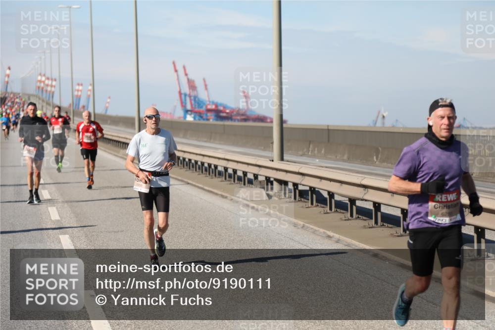 03.10.2025 - Köhlbrandbrückenlauf Yannick Fuchs http://msf.ph/oto/9190111 03.10.2025 11:49:58 Position 3 361, 5959, 6285 meine-sportfotos.de