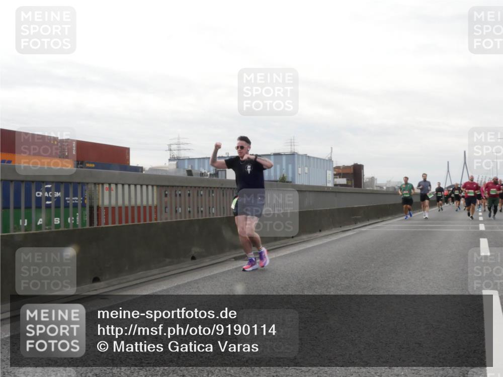 03.10.2025 - Köhlbrandbrückenlauf Matties Gatica Varas http://msf.ph/oto/9190114 03.10.2025 16:00:58 Position 3  meine-sportfotos.de