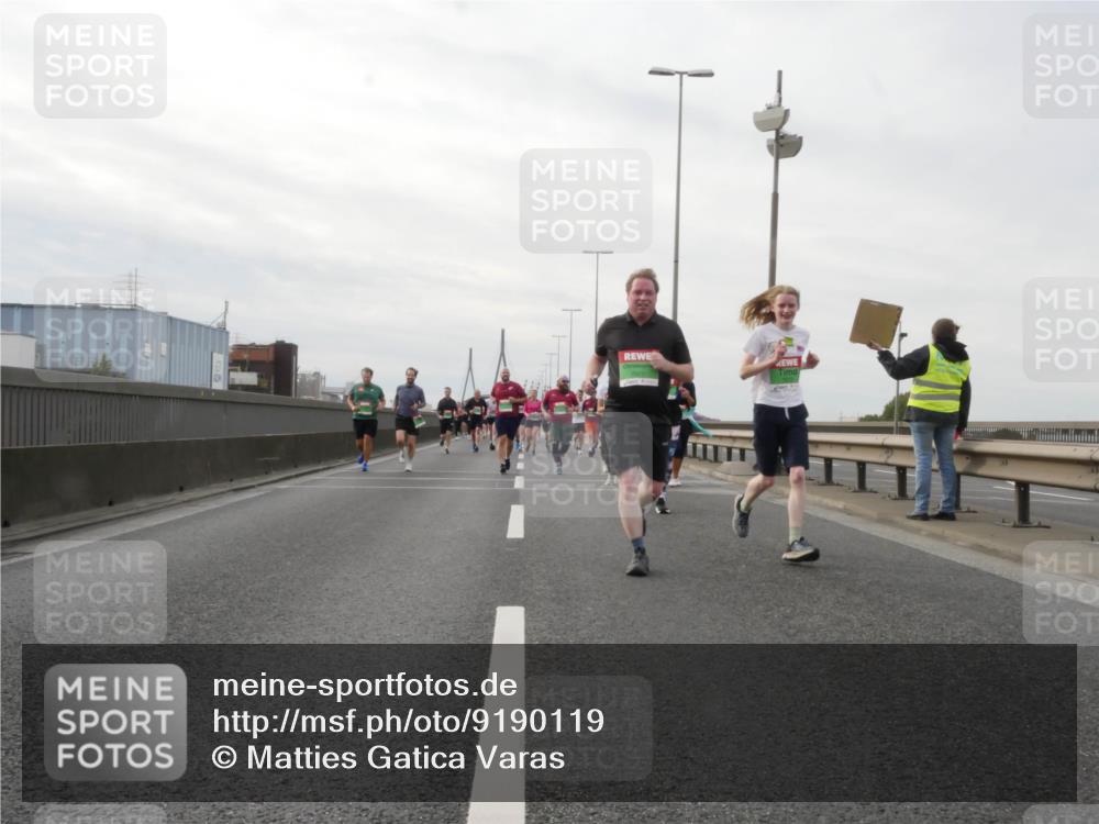 03.10.2025 - Köhlbrandbrückenlauf Matties Gatica Varas http://msf.ph/oto/9190119 03.10.2025 16:00:59 Position 3  meine-sportfotos.de