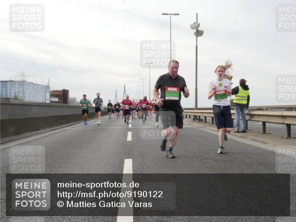 03.10.2025 - Köhlbrandbrückenlauf Matties Gatica Varas http://msf.ph/oto/9190122 03.10.2025 16:01:00 Position 3 7977 meine-sportfotos.de