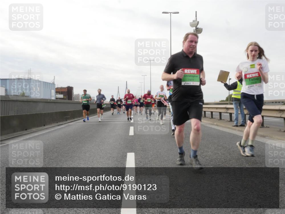 03.10.2025 - Köhlbrandbrückenlauf Matties Gatica Varas http://msf.ph/oto/9190123 03.10.2025 16:01:00 Position 3 7977, 7978 meine-sportfotos.de