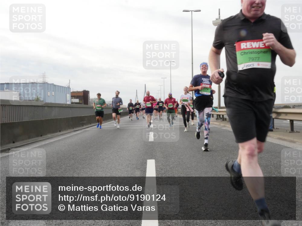 03.10.2025 - Köhlbrandbrückenlauf Matties Gatica Varas http://msf.ph/oto/9190124 03.10.2025 16:01:01 Position 3 1111, 7977 meine-sportfotos.de