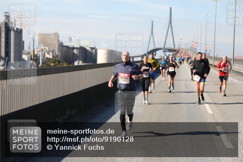 03.10.2025 - Köhlbrandbrückenlauf Yannick Fuchs http://msf.ph/oto/9190128 03.10.2025 11:50:00 Position 3 4649 meine-sportfotos.de