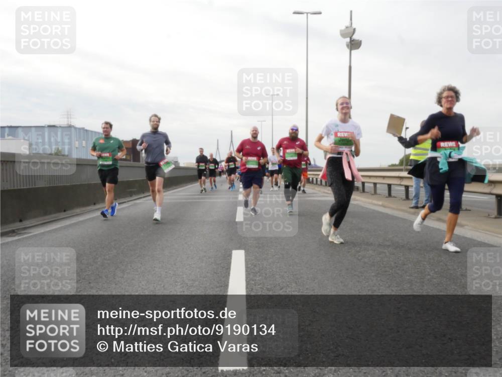 03.10.2025 - Köhlbrandbrückenlauf Matties Gatica Varas http://msf.ph/oto/9190134 03.10.2025 16:01:03 Position 3  meine-sportfotos.de