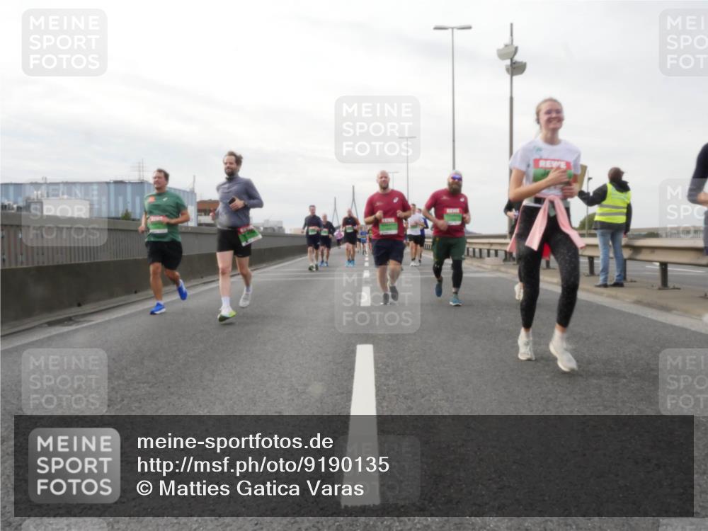 03.10.2025 - Köhlbrandbrückenlauf Matties Gatica Varas http://msf.ph/oto/9190135 03.10.2025 16:01:03 Position 3  meine-sportfotos.de