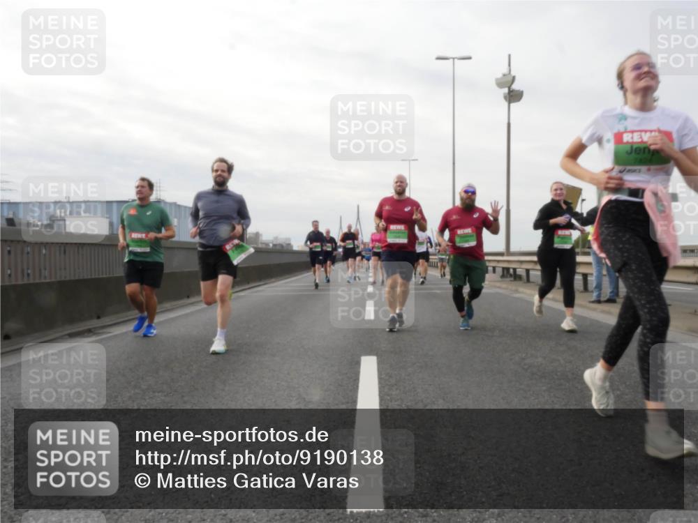 03.10.2025 - Köhlbrandbrückenlauf Matties Gatica Varas http://msf.ph/oto/9190138 03.10.2025 16:01:04 Position 3  meine-sportfotos.de