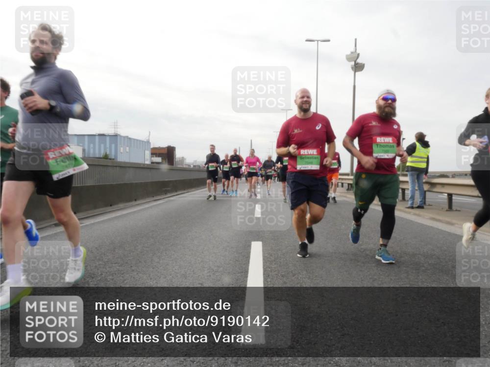 03.10.2025 - Köhlbrandbrückenlauf Matties Gatica Varas http://msf.ph/oto/9190142 03.10.2025 16:01:05 Position 3 7475, 200, 7548 meine-sportfotos.de