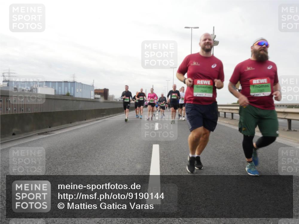 03.10.2025 - Köhlbrandbrückenlauf Matties Gatica Varas http://msf.ph/oto/9190144 03.10.2025 16:01:05 Position 3 7548, 7565 meine-sportfotos.de