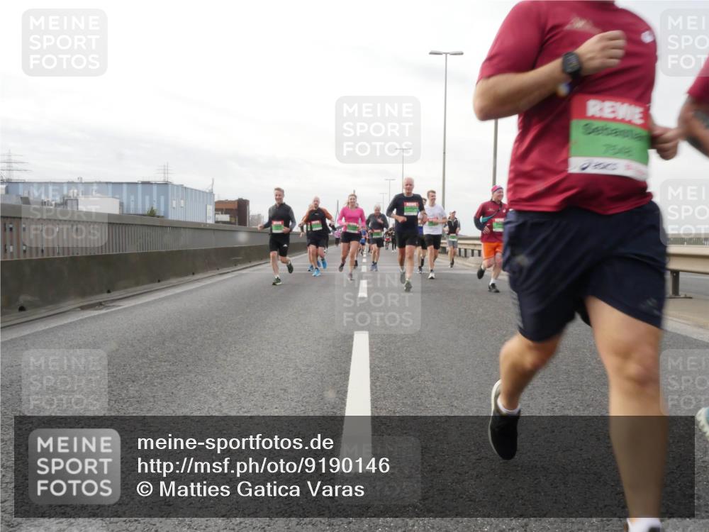 03.10.2025 - Köhlbrandbrückenlauf Matties Gatica Varas http://msf.ph/oto/9190146 03.10.2025 16:01:06 Position 3  meine-sportfotos.de