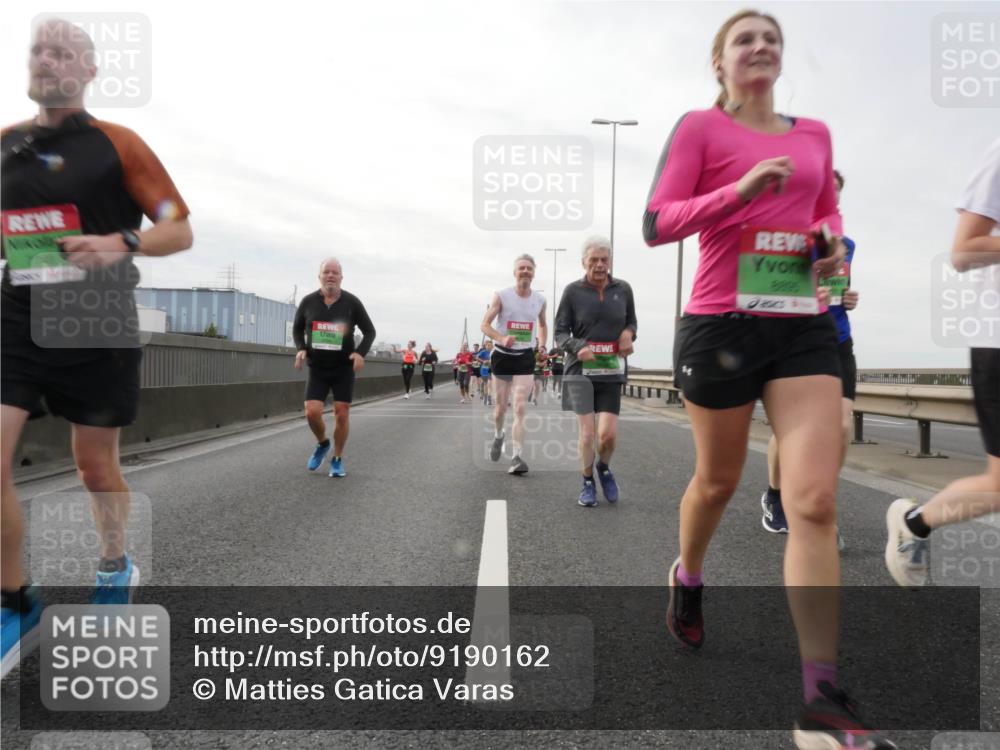 03.10.2025 - Köhlbrandbrückenlauf Matties Gatica Varas http://msf.ph/oto/9190162 03.10.2025 16:01:09 Position 3  meine-sportfotos.de