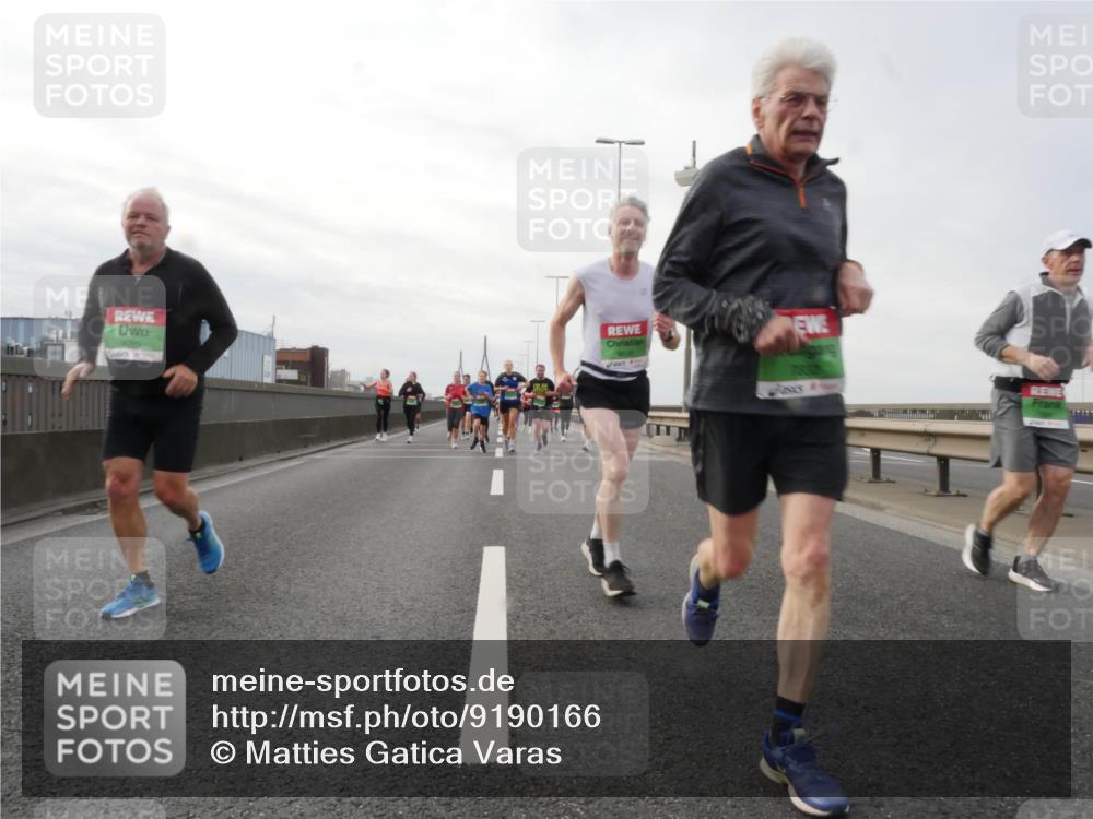 03.10.2025 - Köhlbrandbrückenlauf Matties Gatica Varas http://msf.ph/oto/9190166 03.10.2025 16:01:10 Position 3 9095 meine-sportfotos.de