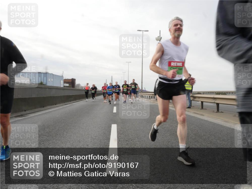 03.10.2025 - Köhlbrandbrückenlauf Matties Gatica Varas http://msf.ph/oto/9190167 03.10.2025 16:01:10 Position 3  meine-sportfotos.de