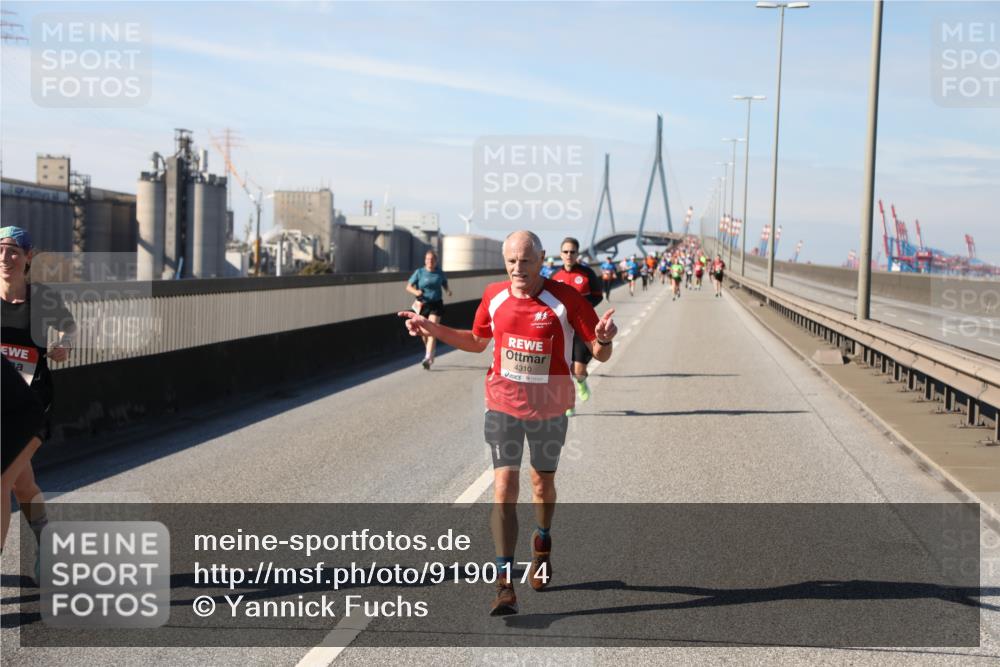 03.10.2025 - Köhlbrandbrückenlauf Yannick Fuchs http://msf.ph/oto/9190174 03.10.2025 11:50:05 Position 3 4310 meine-sportfotos.de