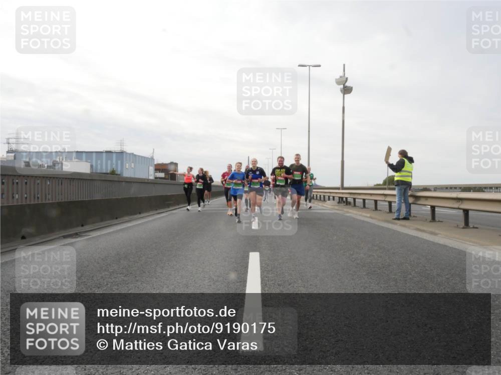 03.10.2025 - Köhlbrandbrückenlauf Matties Gatica Varas http://msf.ph/oto/9190175 03.10.2025 16:01:12 Position 3  meine-sportfotos.de