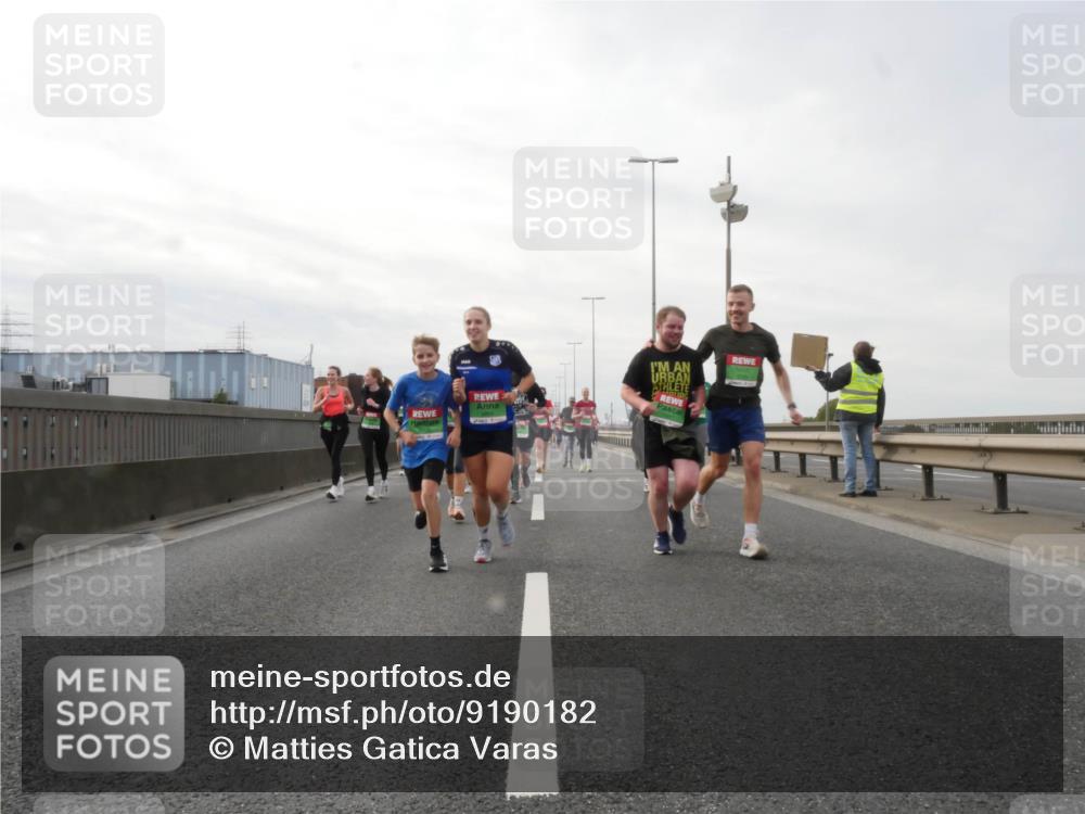 03.10.2025 - Köhlbrandbrückenlauf Matties Gatica Varas http://msf.ph/oto/9190182 03.10.2025 16:01:13 Position 3  meine-sportfotos.de