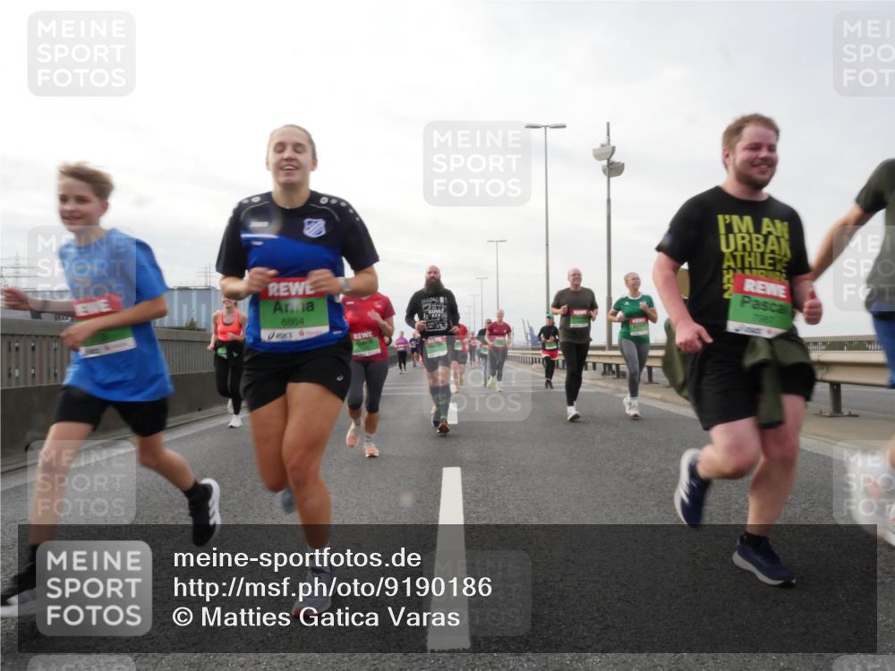 03.10.2025 - Köhlbrandbrückenlauf Matties Gatica Varas http://msf.ph/oto/9190186 03.10.2025 16:01:14 Position 3 8864 meine-sportfotos.de