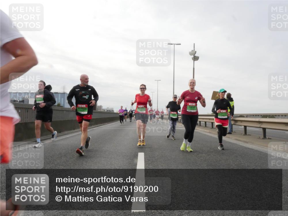 03.10.2025 - Köhlbrandbrückenlauf Matties Gatica Varas http://msf.ph/oto/9190200 03.10.2025 16:01:17 Position 3  meine-sportfotos.de