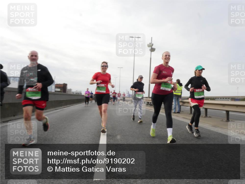 03.10.2025 - Köhlbrandbrückenlauf Matties Gatica Varas http://msf.ph/oto/9190202 03.10.2025 16:01:18 Position 3 8215 meine-sportfotos.de