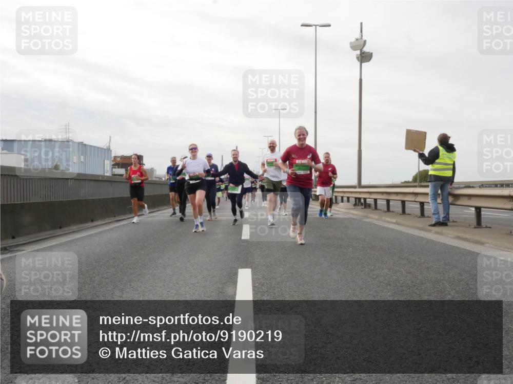 03.10.2025 - Köhlbrandbrückenlauf Matties Gatica Varas http://msf.ph/oto/9190219 03.10.2025 16:01:23 Position 3  meine-sportfotos.de