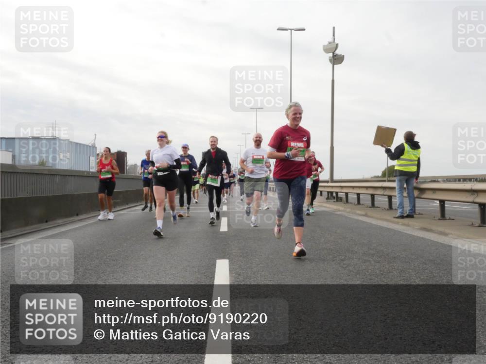 03.10.2025 - Köhlbrandbrückenlauf Matties Gatica Varas http://msf.ph/oto/9190220 03.10.2025 16:01:23 Position 3  meine-sportfotos.de