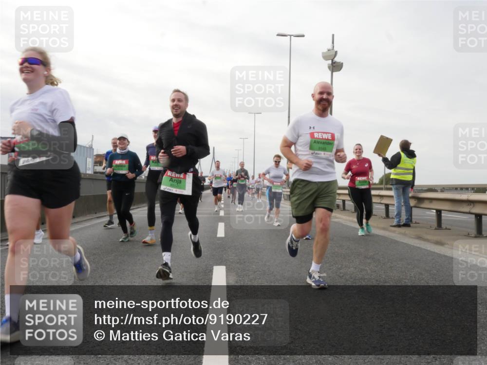 03.10.2025 - Köhlbrandbrückenlauf Matties Gatica Varas http://msf.ph/oto/9190227 03.10.2025 16:01:25 Position 3 8550, 8549 meine-sportfotos.de
