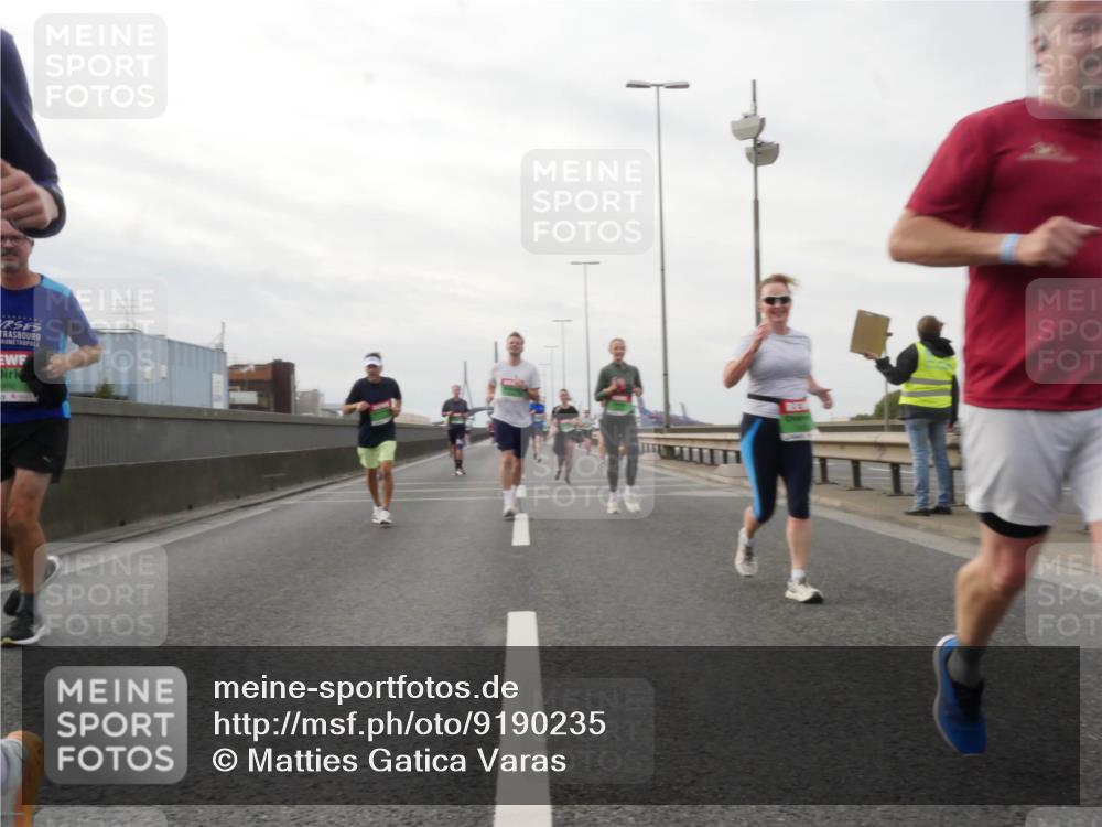 03.10.2025 - Köhlbrandbrückenlauf Matties Gatica Varas http://msf.ph/oto/9190235 03.10.2025 16:01:27 Position 3  meine-sportfotos.de