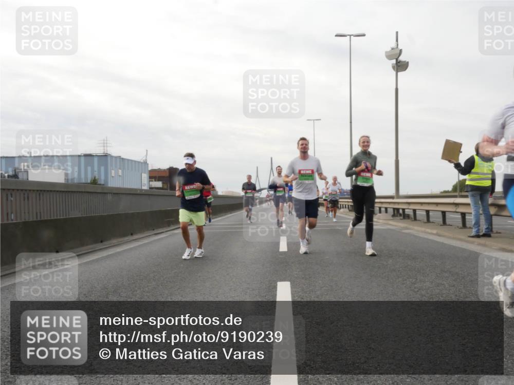 03.10.2025 - Köhlbrandbrückenlauf Matties Gatica Varas http://msf.ph/oto/9190239 03.10.2025 16:01:28 Position 3  meine-sportfotos.de