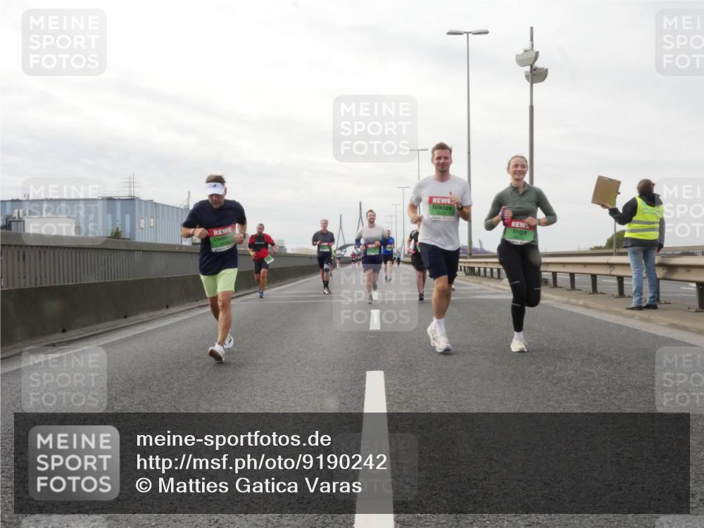 03.10.2025 - Köhlbrandbrückenlauf Matties Gatica Varas http://msf.ph/oto/9190242 03.10.2025 16:01:28 Position 3 09 meine-sportfotos.de