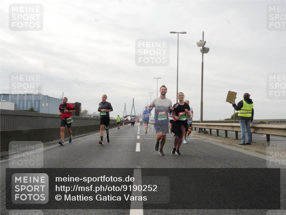03.10.2025 - Köhlbrandbrückenlauf Matties Gatica Varas http://msf.ph/oto/9190252 03.10.2025 16:01:30 Position 3  meine-sportfotos.de