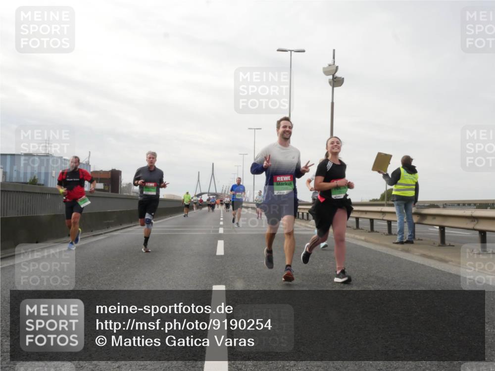 03.10.2025 - Köhlbrandbrückenlauf Matties Gatica Varas http://msf.ph/oto/9190254 03.10.2025 16:01:30 Position 3  meine-sportfotos.de