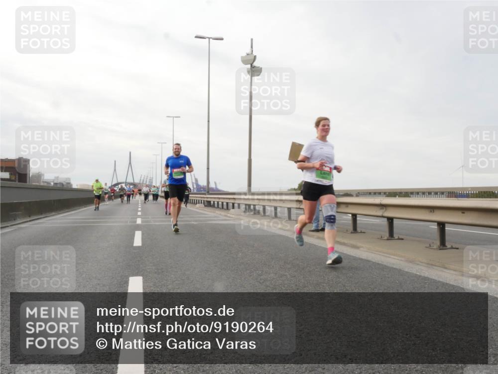 03.10.2025 - Köhlbrandbrückenlauf Matties Gatica Varas http://msf.ph/oto/9190264 03.10.2025 16:01:33 Position 3  meine-sportfotos.de