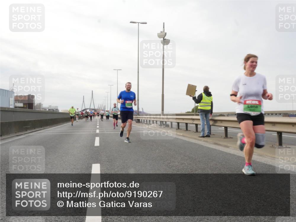 03.10.2025 - Köhlbrandbrückenlauf Matties Gatica Varas http://msf.ph/oto/9190267 03.10.2025 16:01:33 Position 3  meine-sportfotos.de