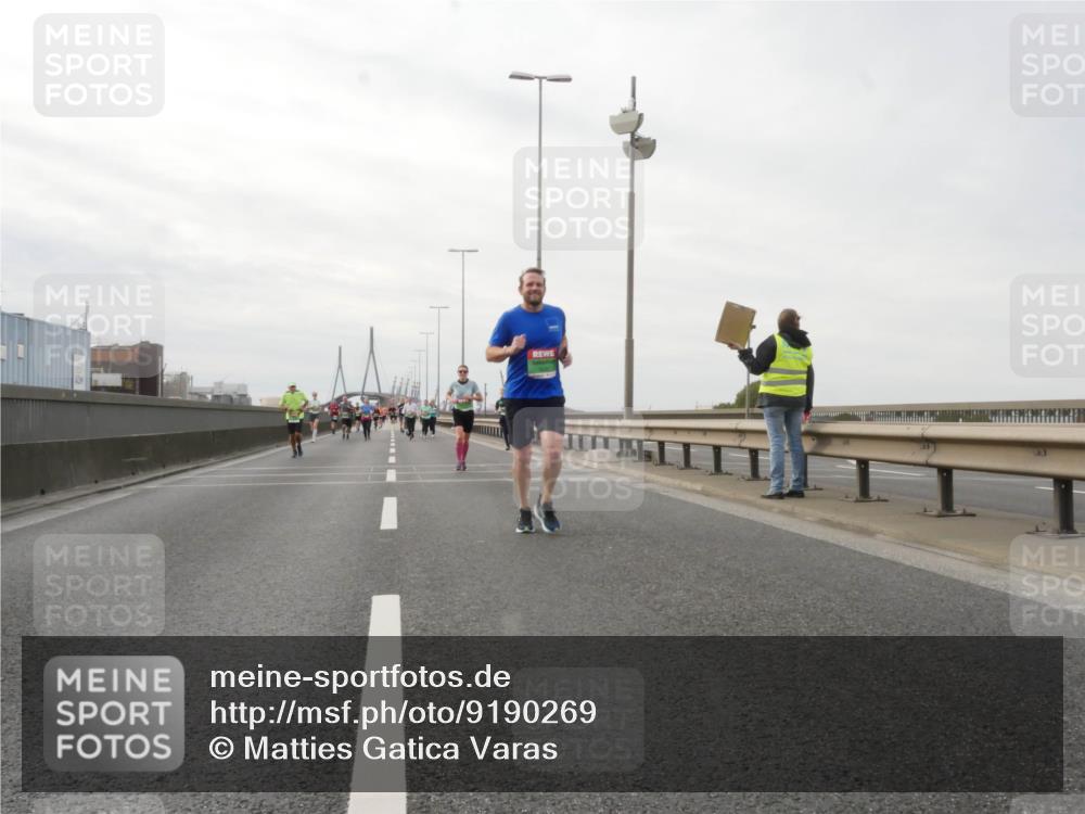 03.10.2025 - Köhlbrandbrückenlauf Matties Gatica Varas http://msf.ph/oto/9190269 03.10.2025 16:01:34 Position 3  meine-sportfotos.de