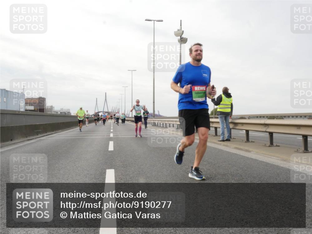 03.10.2025 - Köhlbrandbrückenlauf Matties Gatica Varas http://msf.ph/oto/9190277 03.10.2025 16:01:35 Position 3  meine-sportfotos.de