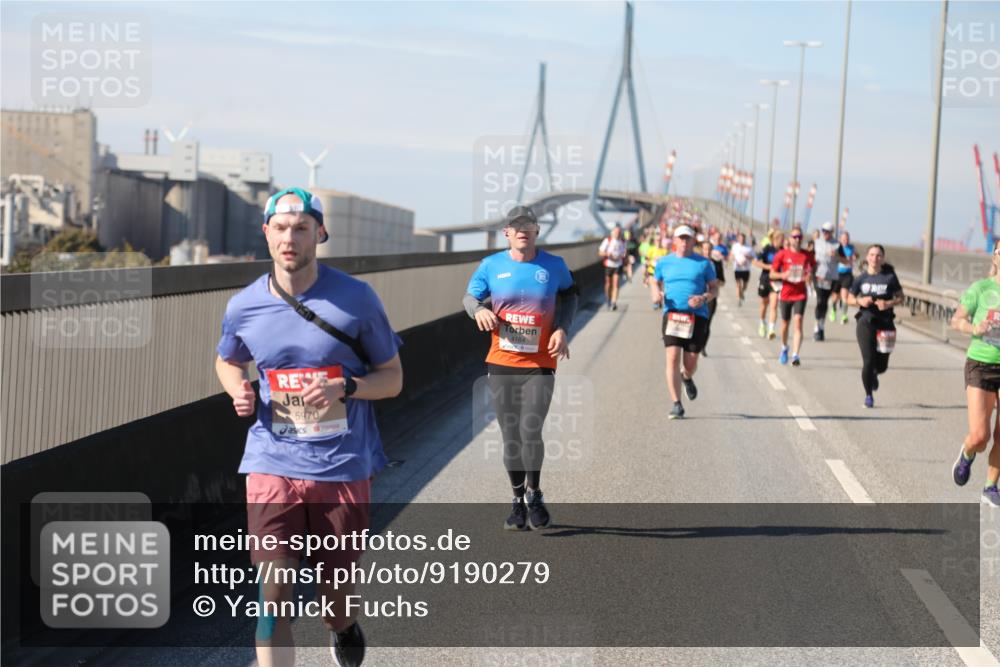 03.10.2025 - Köhlbrandbrückenlauf Yannick Fuchs http://msf.ph/oto/9190279 03.10.2025 11:50:20 Position 3 5970, 4184 meine-sportfotos.de