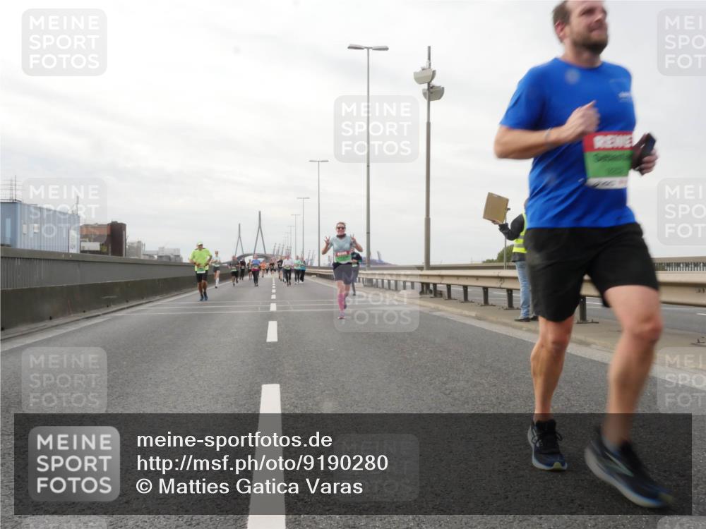03.10.2025 - Köhlbrandbrückenlauf Matties Gatica Varas http://msf.ph/oto/9190280 03.10.2025 16:01:35 Position 3  meine-sportfotos.de