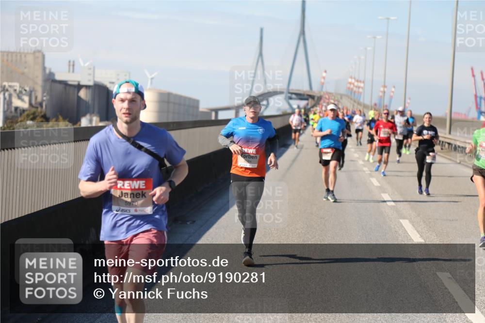 03.10.2025 - Köhlbrandbrückenlauf Yannick Fuchs http://msf.ph/oto/9190281 03.10.2025 11:50:20 Position 3 5970, 184 meine-sportfotos.de